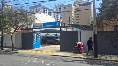 Estacionamiento cercano a Vita Lima Miraflores en Alcanfores 552, Miraflores
